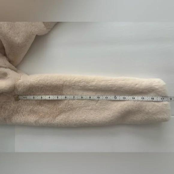 ***PRICE DROP*** NWT Banana Republic Cream Faux Fur Jacket - Picture 6 of 8